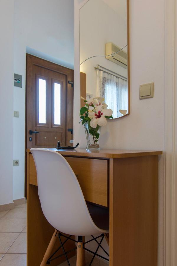Natsios Apartments Vlachopoulátika エクステリア 写真