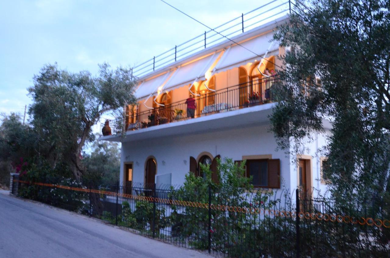 Natsios Apartments Vlachopoulátika エクステリア 写真