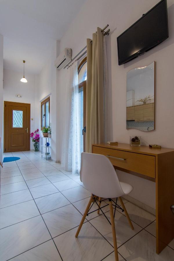 Natsios Apartments Vlachopoulátika エクステリア 写真